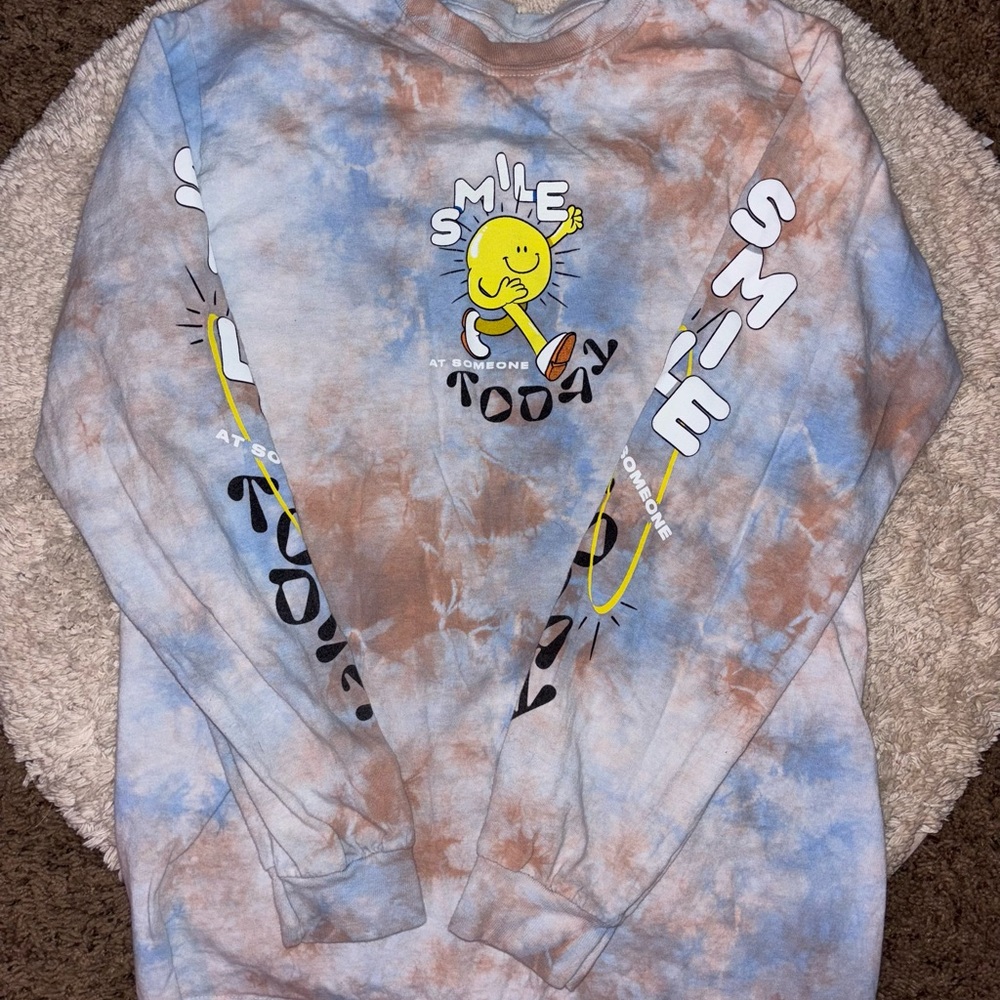 Nailea Devora Tie-Dye Graphic shirt.